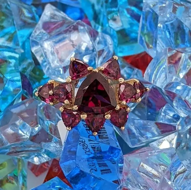 Estate jewelry gallery image